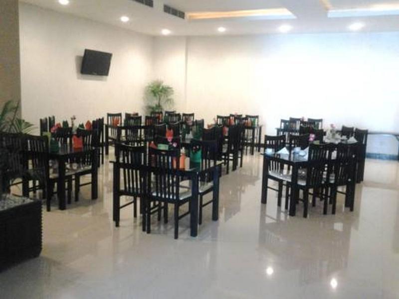 Urbanview Hotel Asyra Macasar Exterior foto